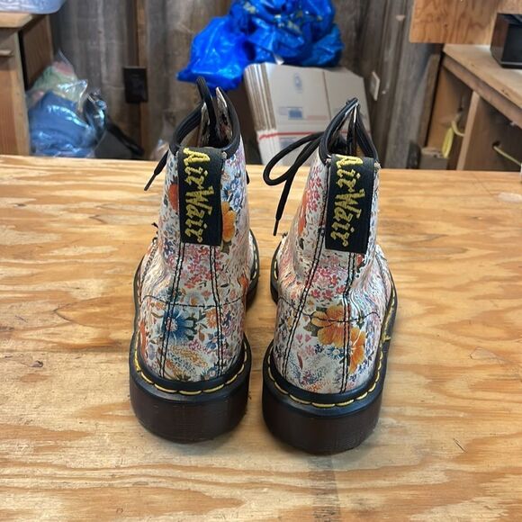 Dr Martens White Meadow Floral Boots in a size 8 - Picture 13 of 16